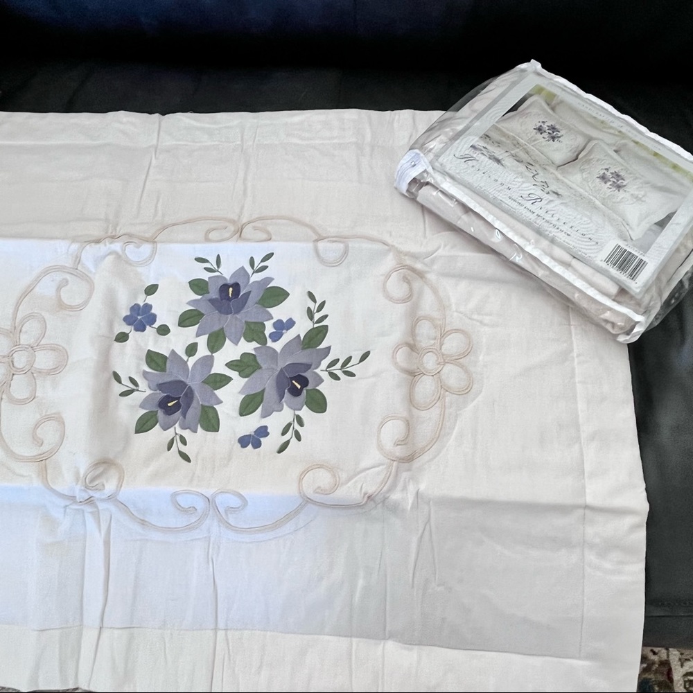 New Handcrafted Heirloom Reflections 100% Cotton Quilt Shams - Pair 20” X 26”